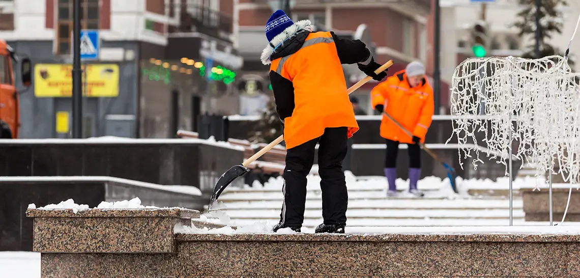snow-shoveling-ts-855409280-1140x546